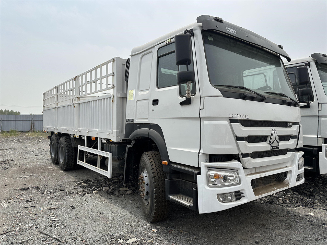 SINOTRUK HOWO 371 Cargo truck - Djurtransport lastbil: bild 1 SINOTRUK HOWO 371 Cargo truck - Djurtransport lastbil: bild 1