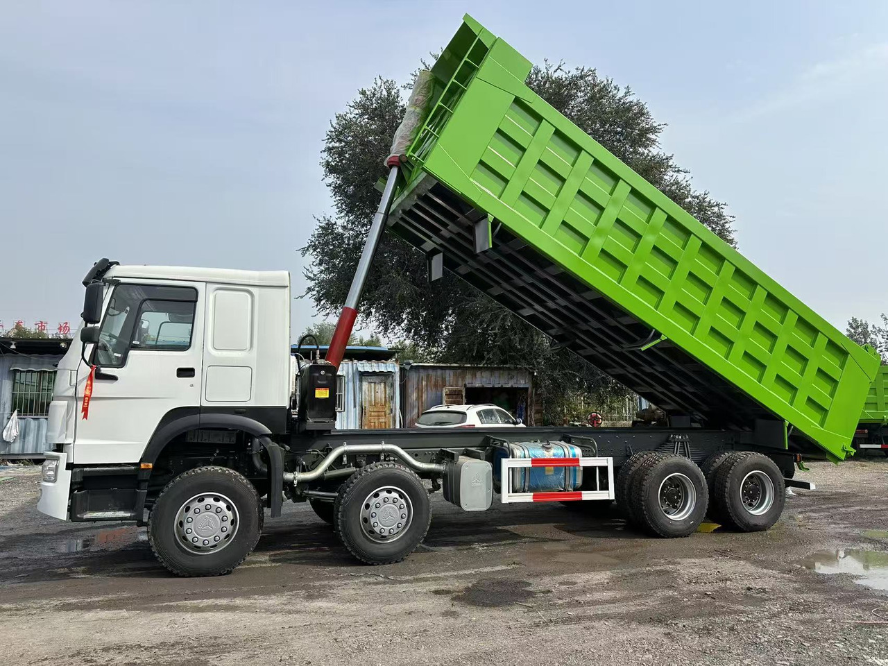 SINOTRUK HOWO 420HP 8X4 Tipper Truck - Tippbil lastbil: bild 1 SINOTRUK HOWO 420HP 8X4 Tipper Truck - Tippbil lastbil: bild 1