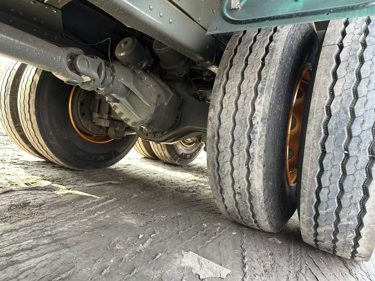 SINOTRUK HOWO 420hp 8x4 fence truck - Flakbil: bild 4 SINOTRUK HOWO 420hp 8x4 fence truck - Flakbil: bild 4