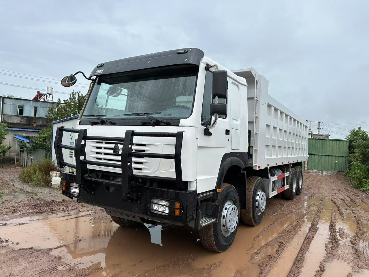 Sinotruk HOWO 371hp 8x4 tipper truck - Tippbil lastbil: bild 1 Sinotruk HOWO 371hp 8x4 tipper truck - Tippbil lastbil: bild 1