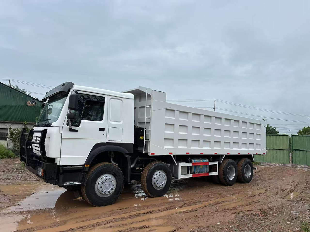 Sinotruk HOWO 371hp 8x4 tipper truck - Tippbil lastbil: bild 4 Sinotruk HOWO 371hp 8x4 tipper truck - Tippbil lastbil: bild 4