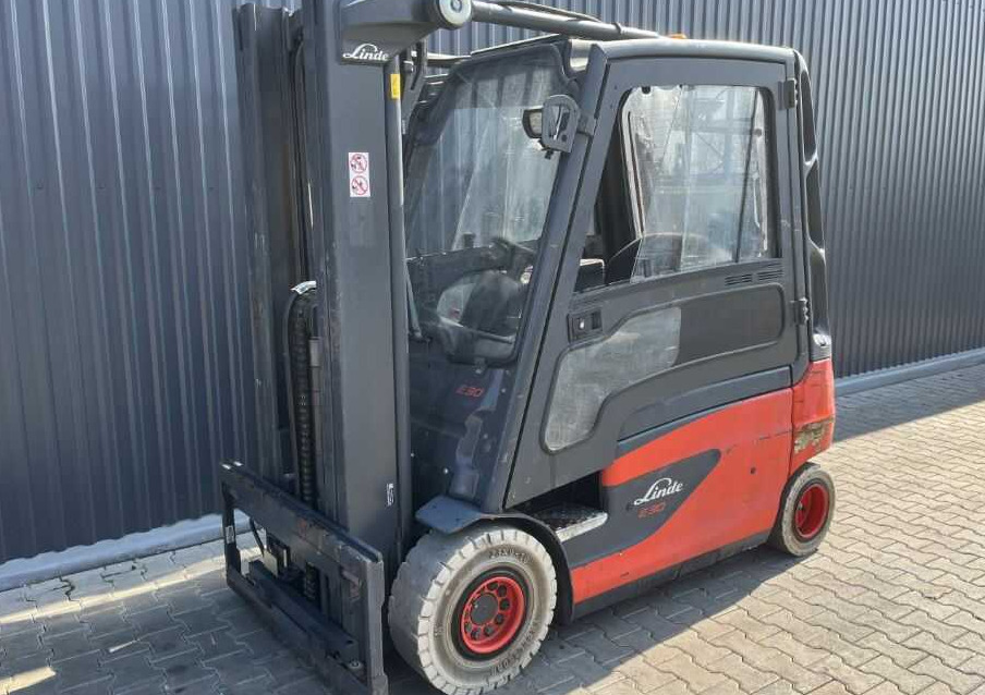Linde E30L-01 - Eltruck: bild 1 Linde E30L-01 - Eltruck: bild 1