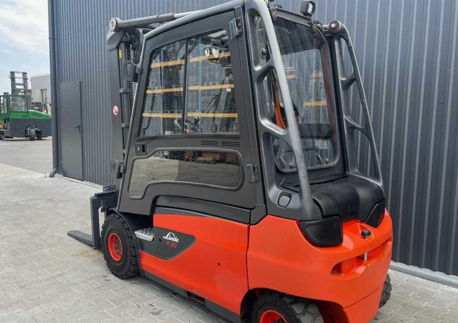 Linde E30L-01 - Eltruck: bild 1 Linde E30L-01 - Eltruck: bild 1