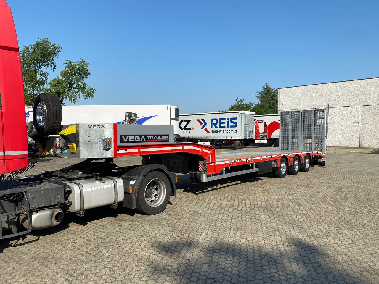 3 AXLE LOWBED (VEGA ITALIANO)  - Låg lastare semitrailer: bild 2 3 AXLE LOWBED (VEGA ITALIANO)  - Låg lastare semitrailer: bild 2