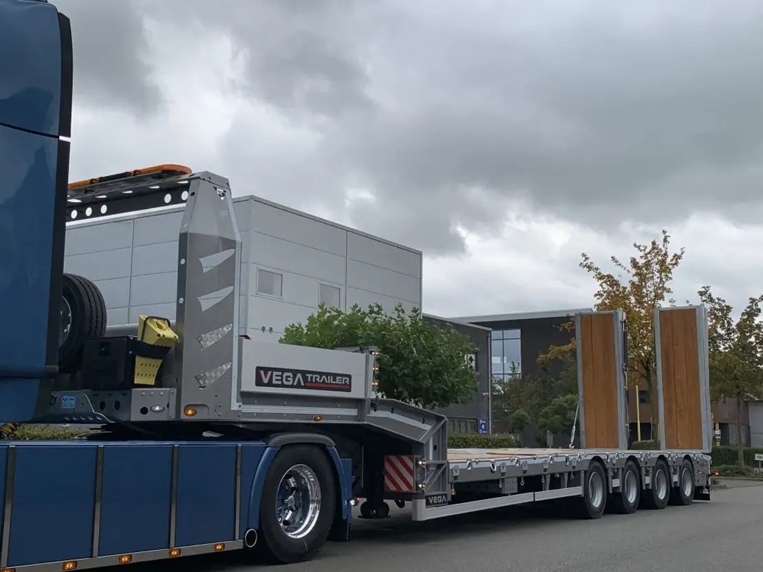 4 AXLE GERMANO TYPE LOWLOADER VEGA TRAILER - Låg lastare semitrailer: bild 1 4 AXLE GERMANO TYPE LOWLOADER VEGA TRAILER - Låg lastare semitrailer: bild 1
