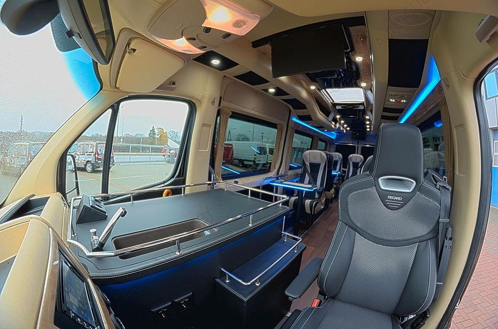 Mercedes-Benz Sprinter 319 VIP 8+1 Mercedes-Benz Sprinter 319 VIP 8+1 - Minibuss, Persontransport: bild 4 Mercedes-Benz Sprinter 319 VIP 8+1 Mercedes-Benz Sprinter 319 VIP 8+1 - Minibuss, Persontransport: bild 4