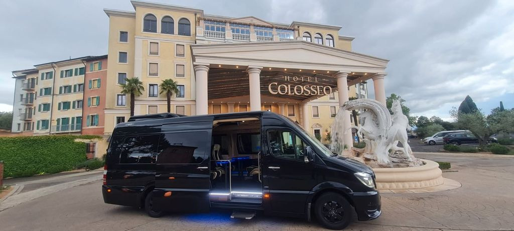 Mercedes-Benz Sprinter 319 VIP 8+1 Mercedes-Benz Sprinter 319 VIP 8+1 - Minibuss, Persontransport: bild 1 Mercedes-Benz Sprinter 319 VIP 8+1 Mercedes-Benz Sprinter 319 VIP 8+1 - Minibuss, Persontransport: bild 1