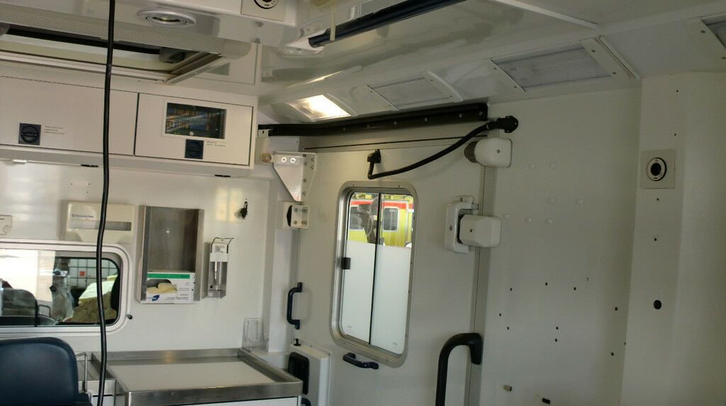 Mercedes-Benz Sprinter 516 CDI 4x4 WAS Koffer // Garantie // Mercedes-Benz Sprinter 516 CDI 4x4 WAS Koffer // Garantie // - Ambulans: bild 4 Mercedes-Benz Sprinter 516 CDI 4x4 WAS Koffer // Garantie // Mercedes-Benz Sprinter 516 CDI 4x4 WAS Koffer // Garantie // - Ambulans: bild 4