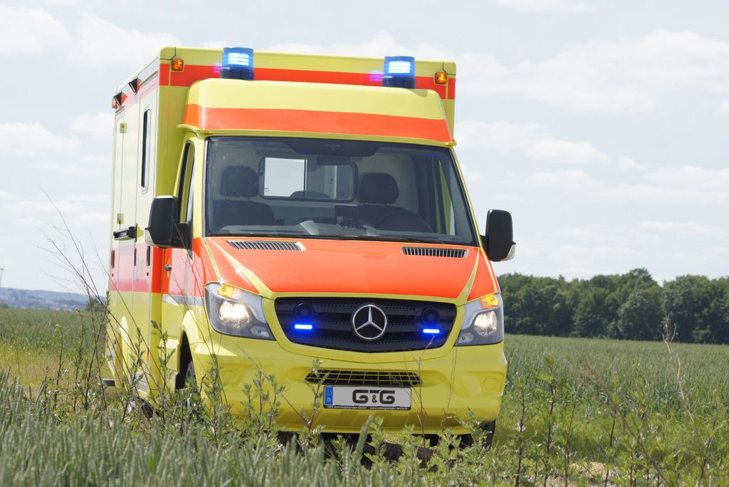 Mercedes-Benz Sprinter 519 // Mod. 2017 // 1 J Garantie // - Ambulans: bild 2 Mercedes-Benz Sprinter 519 // Mod. 2017 // 1 J Garantie // - Ambulans: bild 2