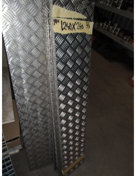 Onbekend - Stötfångare: bild 2 Onbekend - Stötfångare: bild 2