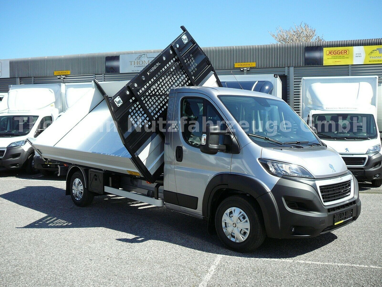Peugeot Boxer Pritsche 3 Seiten Kipper Premiumaufbau Peugeot Boxer Pritsche 3 Seiten Kipper Premiumaufbau - Transportbil med tippflak: bild 4 Peugeot Boxer Pritsche 3 Seiten Kipper Premiumaufbau Peugeot Boxer Pritsche 3 Seiten Kipper Premiumaufbau - Transportbil med tippflak: bild 4