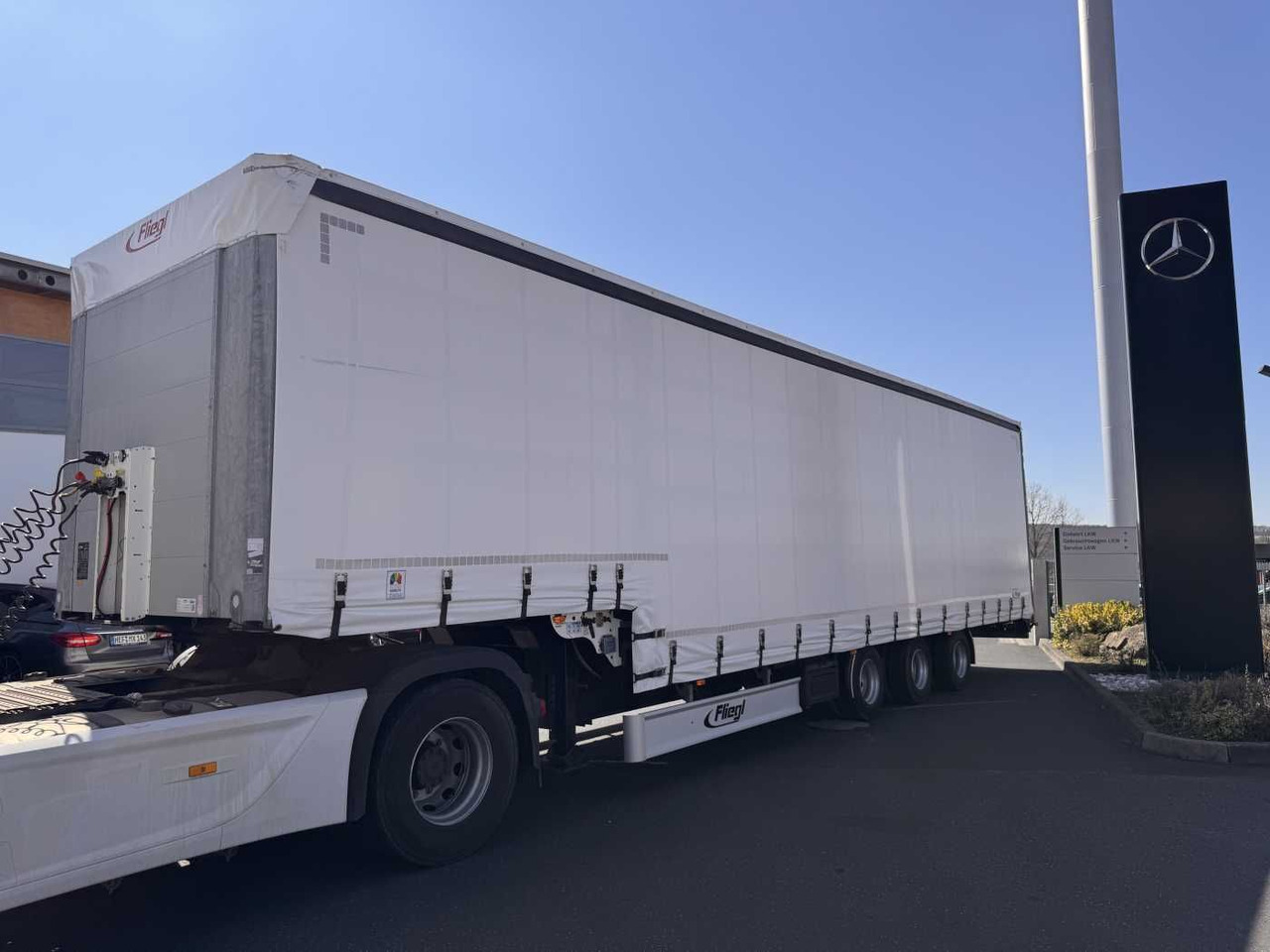 Fliegl SDS 350 Schiebeplane+Verdeck XL SAF 20.900Km - Låg lastare semitrailer: bild 1 Fliegl SDS 350 Schiebeplane+Verdeck XL SAF 20.900Km - Låg lastare semitrailer: bild 1