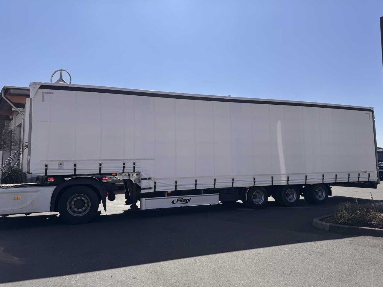 Fliegl SDS 350 Schiebeplane+Verdeck XL SAF 20.900Km - Låg lastare semitrailer: bild 4 Fliegl SDS 350 Schiebeplane+Verdeck XL SAF 20.900Km - Låg lastare semitrailer: bild 4