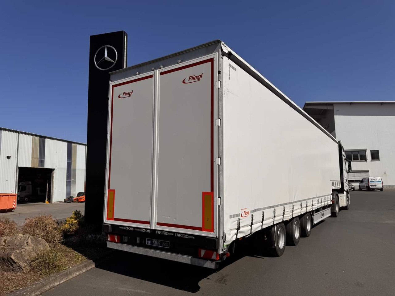 Fliegl SDS 350 Schiebeplane+Verdeck XL SAF 20.900Km - Låg lastare semitrailer: bild 5 Fliegl SDS 350 Schiebeplane+Verdeck XL SAF 20.900Km - Låg lastare semitrailer: bild 5