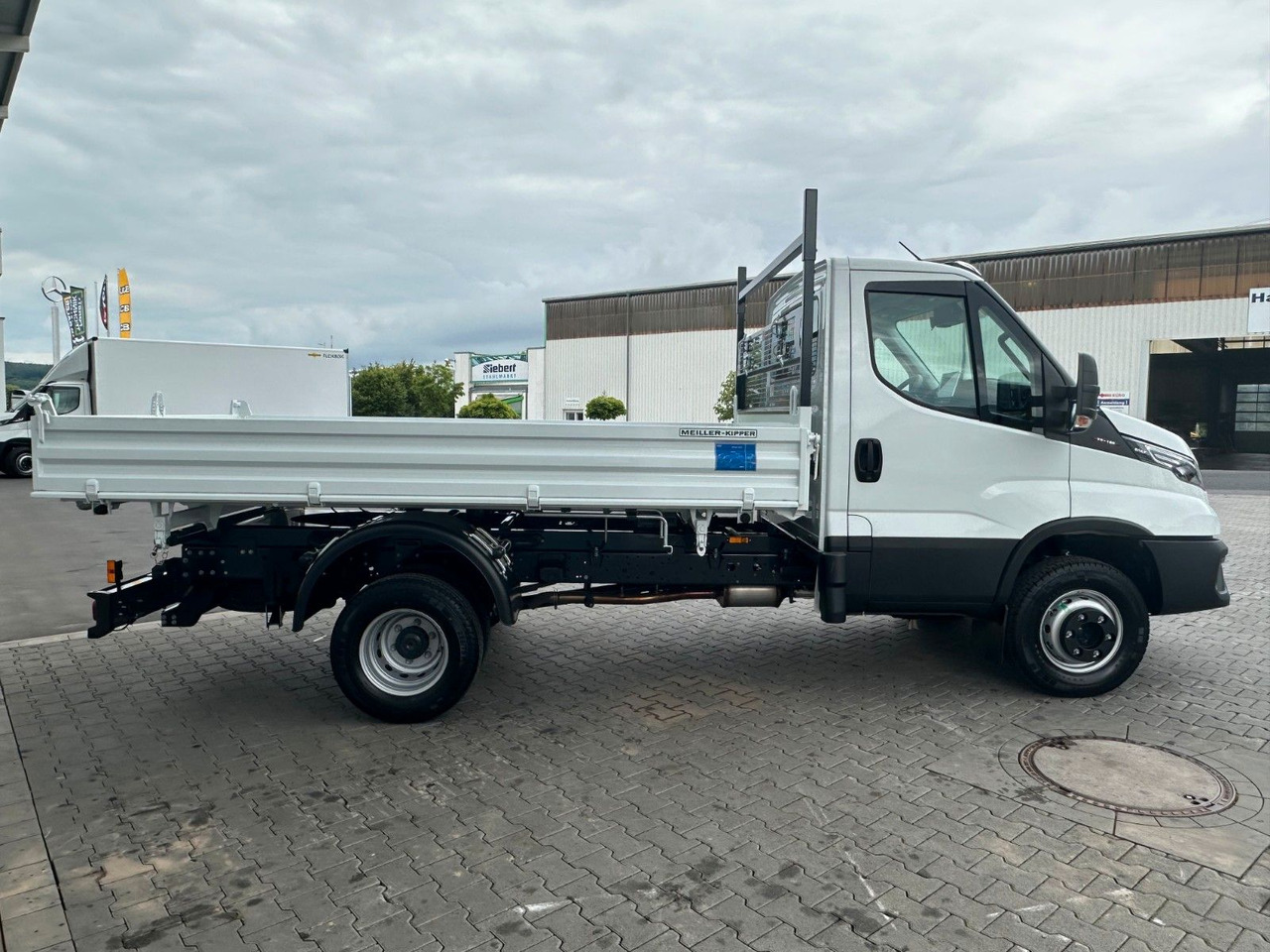 Iveco 70C18H 3-S.-Kipper Meiller *R3.450mm*2xAHK* - Transportbil med tippflak: bild 4 Iveco 70C18H 3-S.-Kipper Meiller *R3.450mm*2xAHK* - Transportbil med tippflak: bild 4