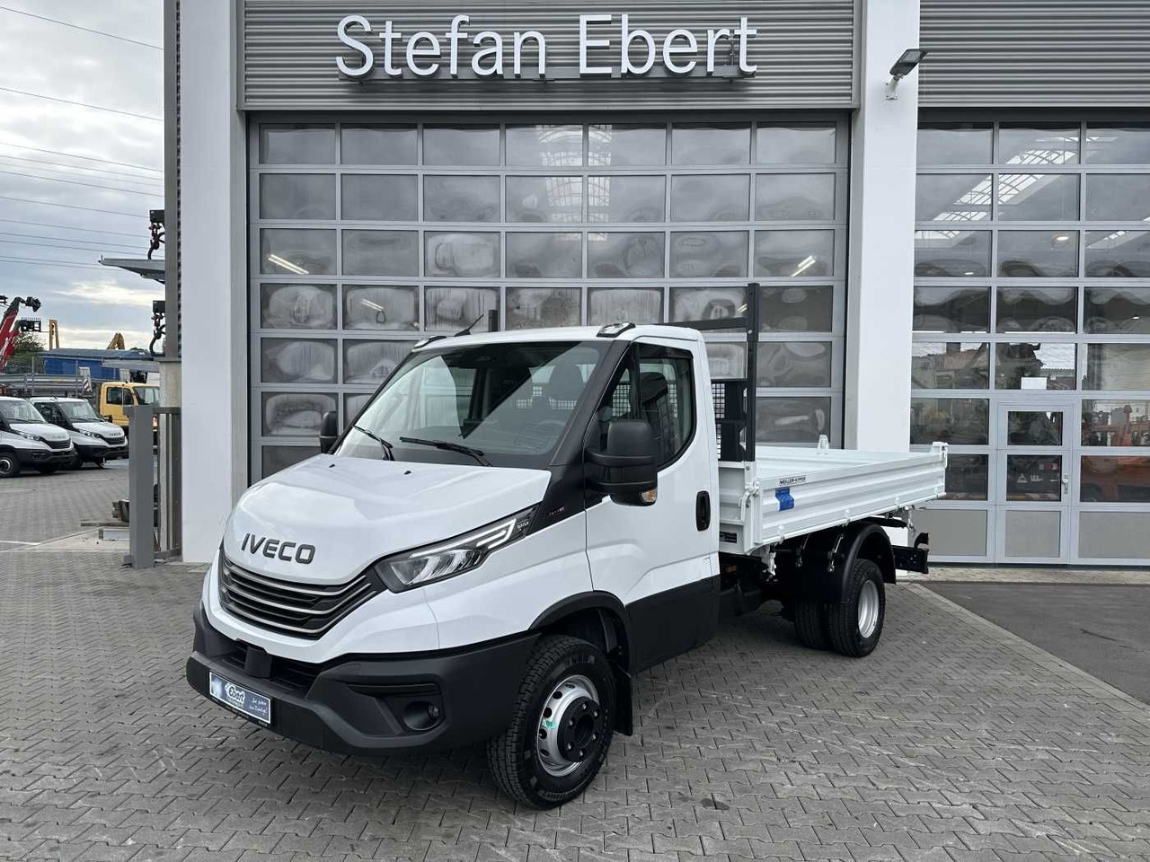 Iveco 70C18H 3-S.-Kipper Meiller *R3.450mm*2xAHK* - Transportbil med tippflak: bild 1 Iveco 70C18H 3-S.-Kipper Meiller *R3.450mm*2xAHK* - Transportbil med tippflak: bild 1