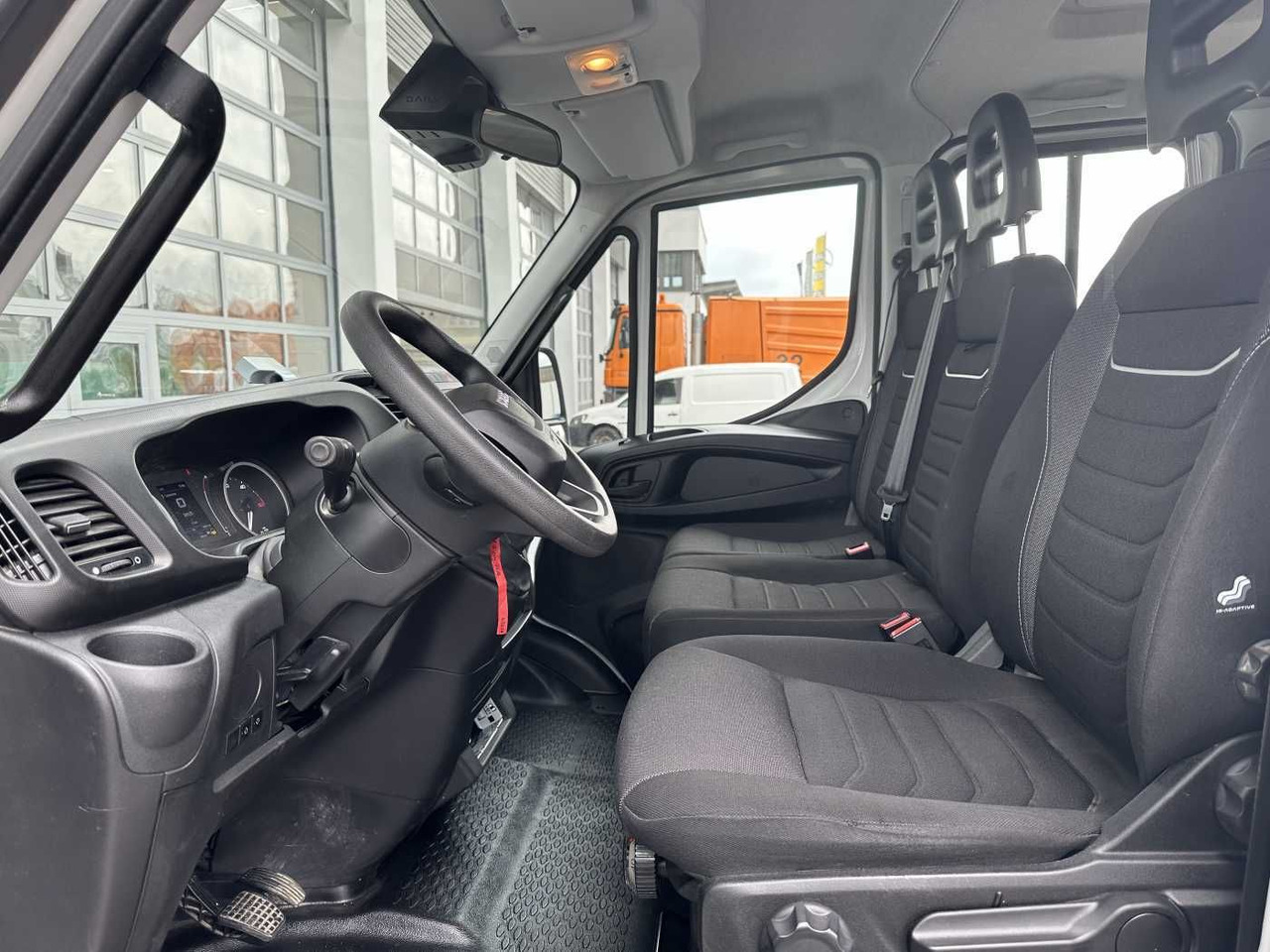 Transportbil med tippflak Iveco 70C18H 3-S.Kipper *R.3750mm*7Sitze*AHK*: bild 9 Transportbil med tippflak Iveco 70C18H 3-S.Kipper *R.3750mm*7Sitze*AHK*: bild 9