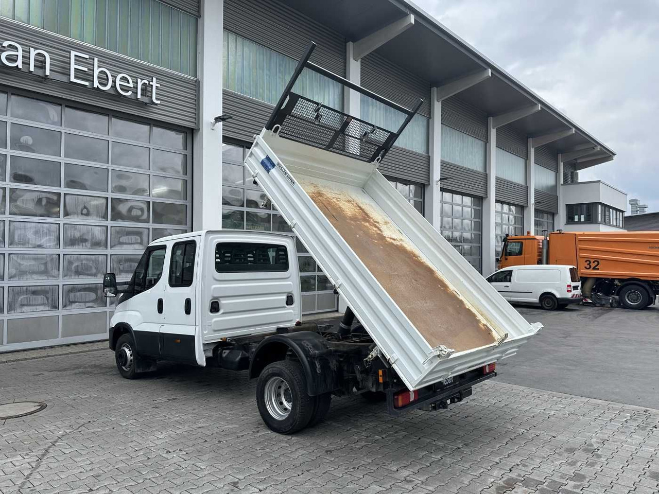 Iveco 70C18H 3-S.Kipper *R.3750mm*7Sitze*AHK* - Transportbil med tippflak: bild 3 Iveco 70C18H 3-S.Kipper *R.3750mm*7Sitze*AHK* - Transportbil med tippflak: bild 3