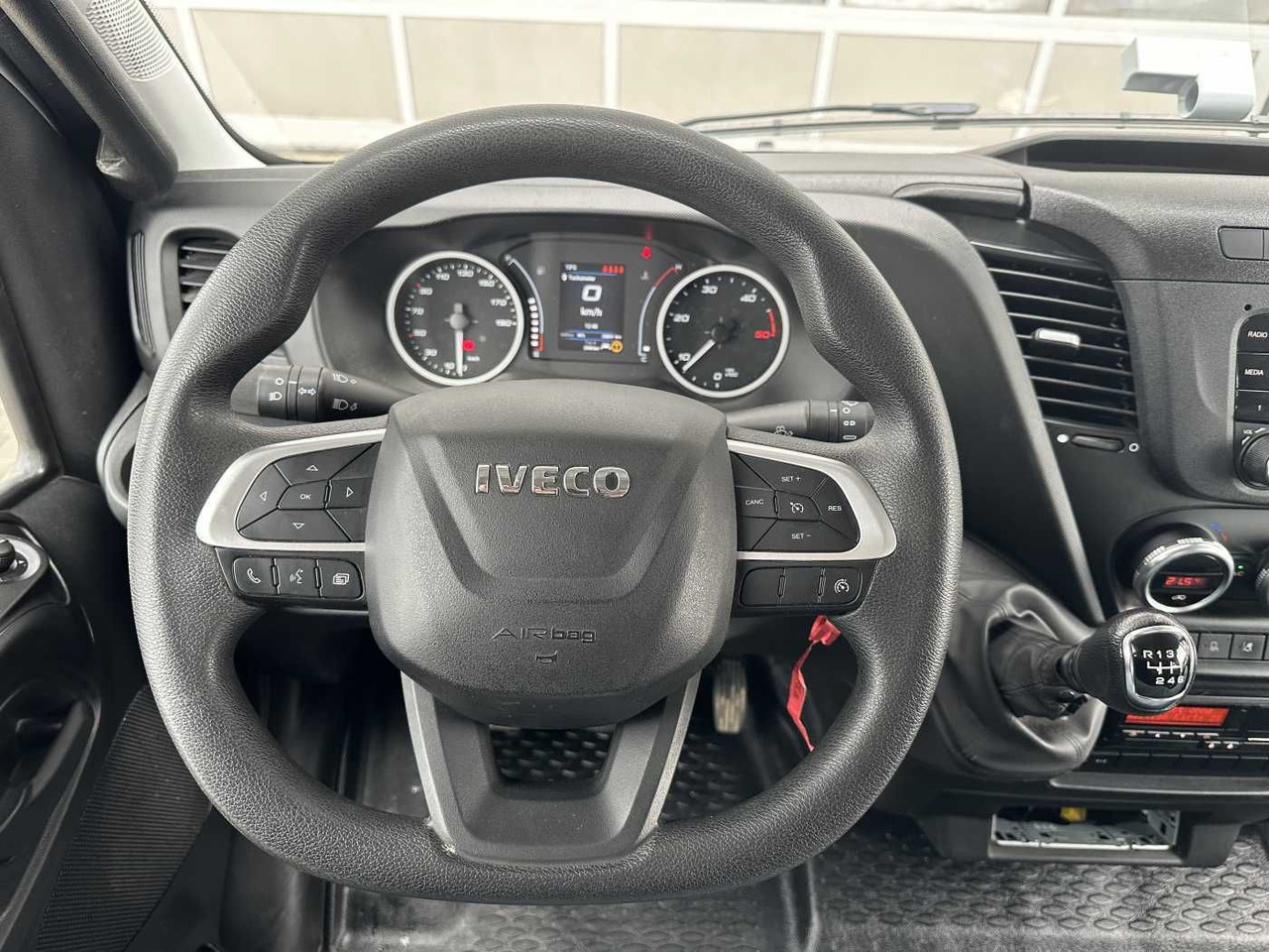 Transportbil med tippflak Iveco 70C18H 3-S.Kipper *R.3750mm*7Sitze*AHK*: bild 10 Transportbil med tippflak Iveco 70C18H 3-S.Kipper *R.3750mm*7Sitze*AHK*: bild 10