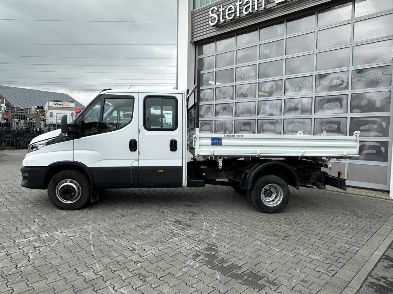 Iveco 70C18H 3-S.Kipper *R.3750mm*7Sitze*AHK* - Transportbil med tippflak: bild 2 Iveco 70C18H 3-S.Kipper *R.3750mm*7Sitze*AHK* - Transportbil med tippflak: bild 2