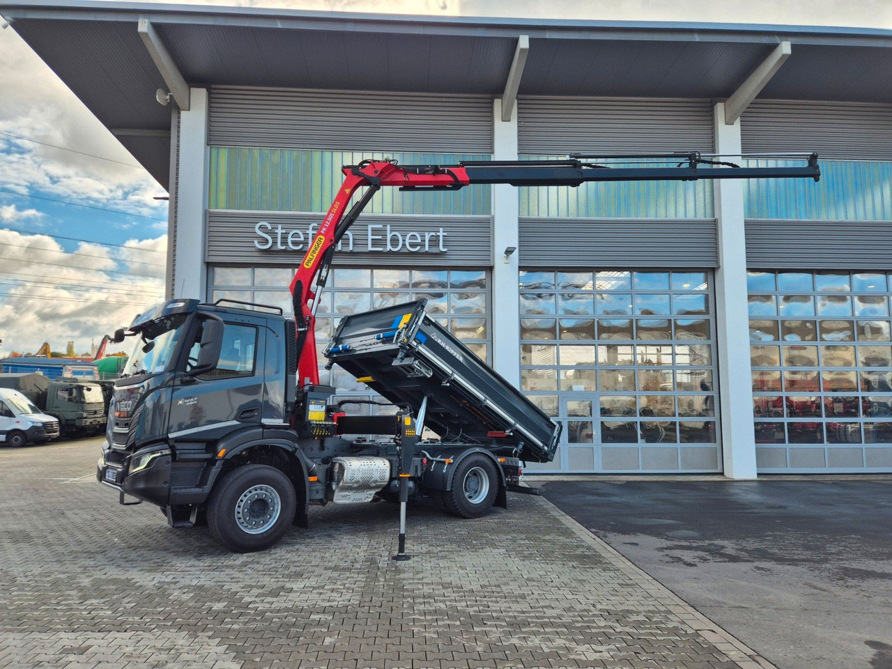 Iveco AD200X46/P HR OFF Palfinger PK 12.501 Funk AHK - Tippbil lastbil, Kranbil: bild 5 Iveco AD200X46/P HR OFF Palfinger PK 12.501 Funk AHK - Tippbil lastbil, Kranbil: bild 5