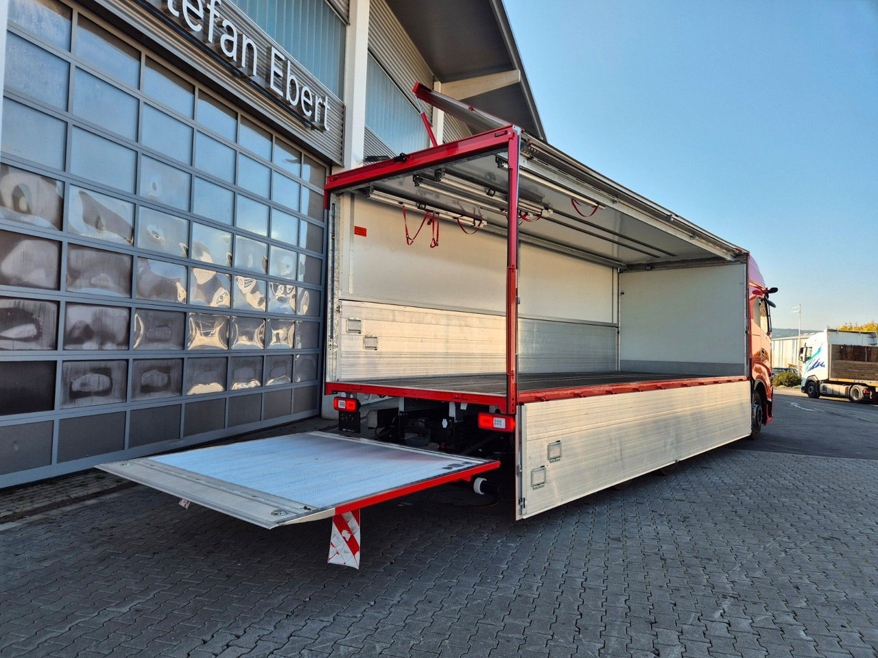 Dryckestransport lastbil Iveco AS260S50Y/FS Schwenkwand LBW 2xAHK CAM Intarder: bild 13 Dryckestransport lastbil Iveco AS260S50Y/FS Schwenkwand LBW 2xAHK CAM Intarder: bild 13