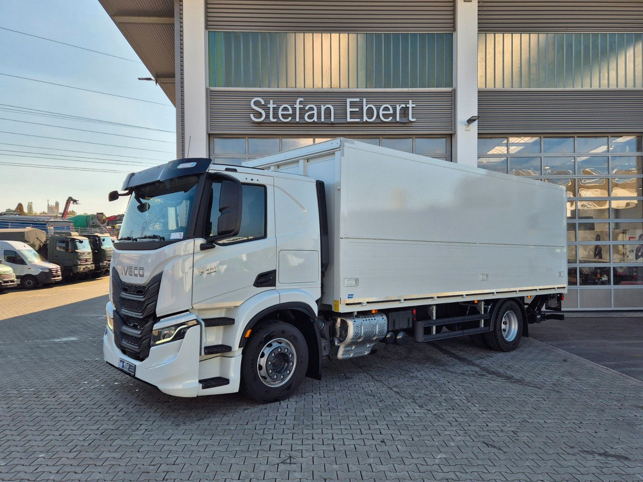 Iveco AT190S40/FP Böse Schwenkwand LBW AHK - Lastbil med skåp: bild 3 Iveco AT190S40/FP Böse Schwenkwand LBW AHK - Lastbil med skåp: bild 3