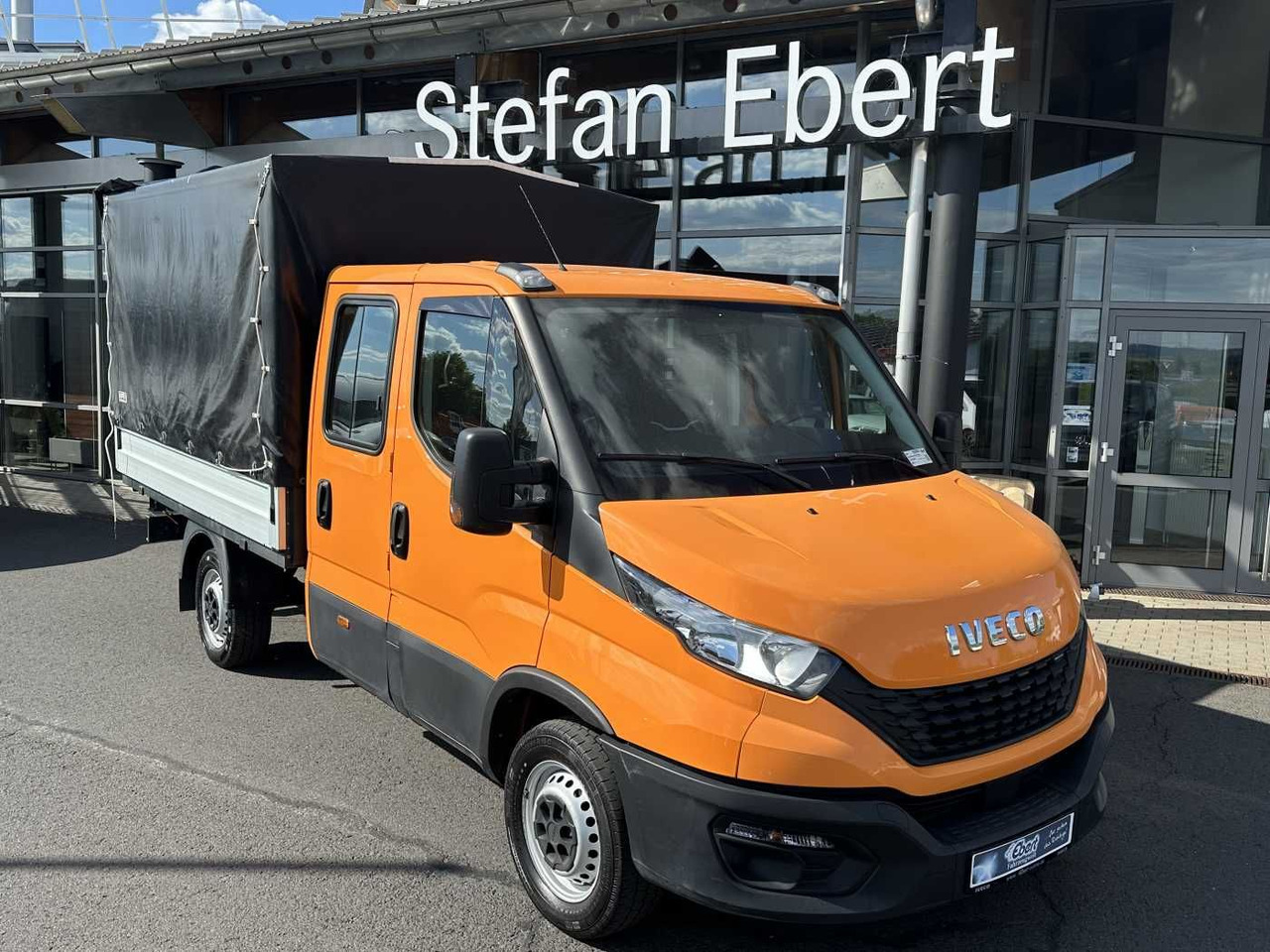Iveco Daily 35S14 Pritsche+Plane *AHK*Ladekran*7-Sitze - Transportbil med kapell: bild 1 Iveco Daily 35S14 Pritsche+Plane *AHK*Ladekran*7-Sitze - Transportbil med kapell: bild 1