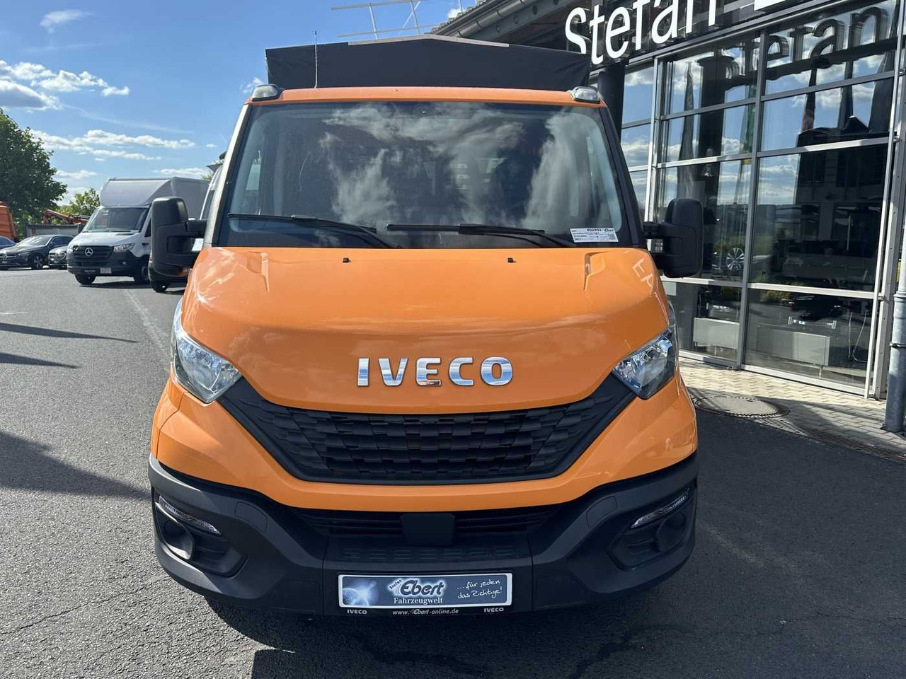 Iveco Daily 35S14 Pritsche+Plane *AHK*Ladekran*7-Sitze - Transportbil med kapell: bild 2 Iveco Daily 35S14 Pritsche+Plane *AHK*Ladekran*7-Sitze - Transportbil med kapell: bild 2