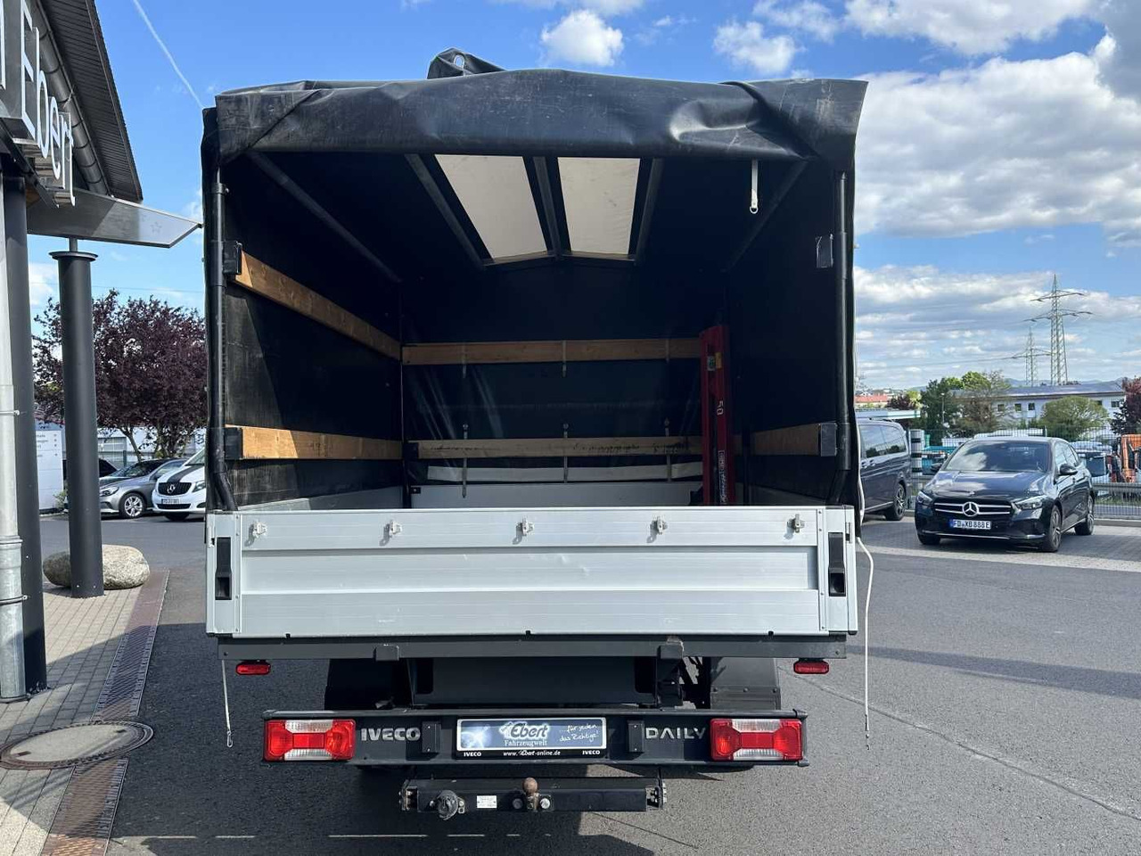 Iveco Daily 35S14 Pritsche+Plane *AHK*Ladekran*7-Sitze - Transportbil med kapell: bild 4 Iveco Daily 35S14 Pritsche+Plane *AHK*Ladekran*7-Sitze - Transportbil med kapell: bild 4