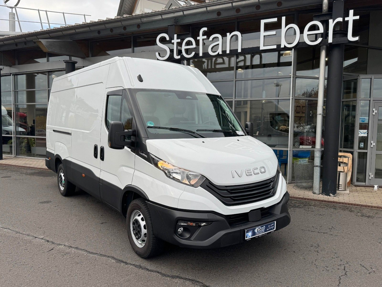 Iveco Daily 35S16 A8 *R3.520mm*Automatik*AHK*ACC* - Skåpbil: bild 2 Iveco Daily 35S16 A8 *R3.520mm*Automatik*AHK*ACC* - Skåpbil: bild 2