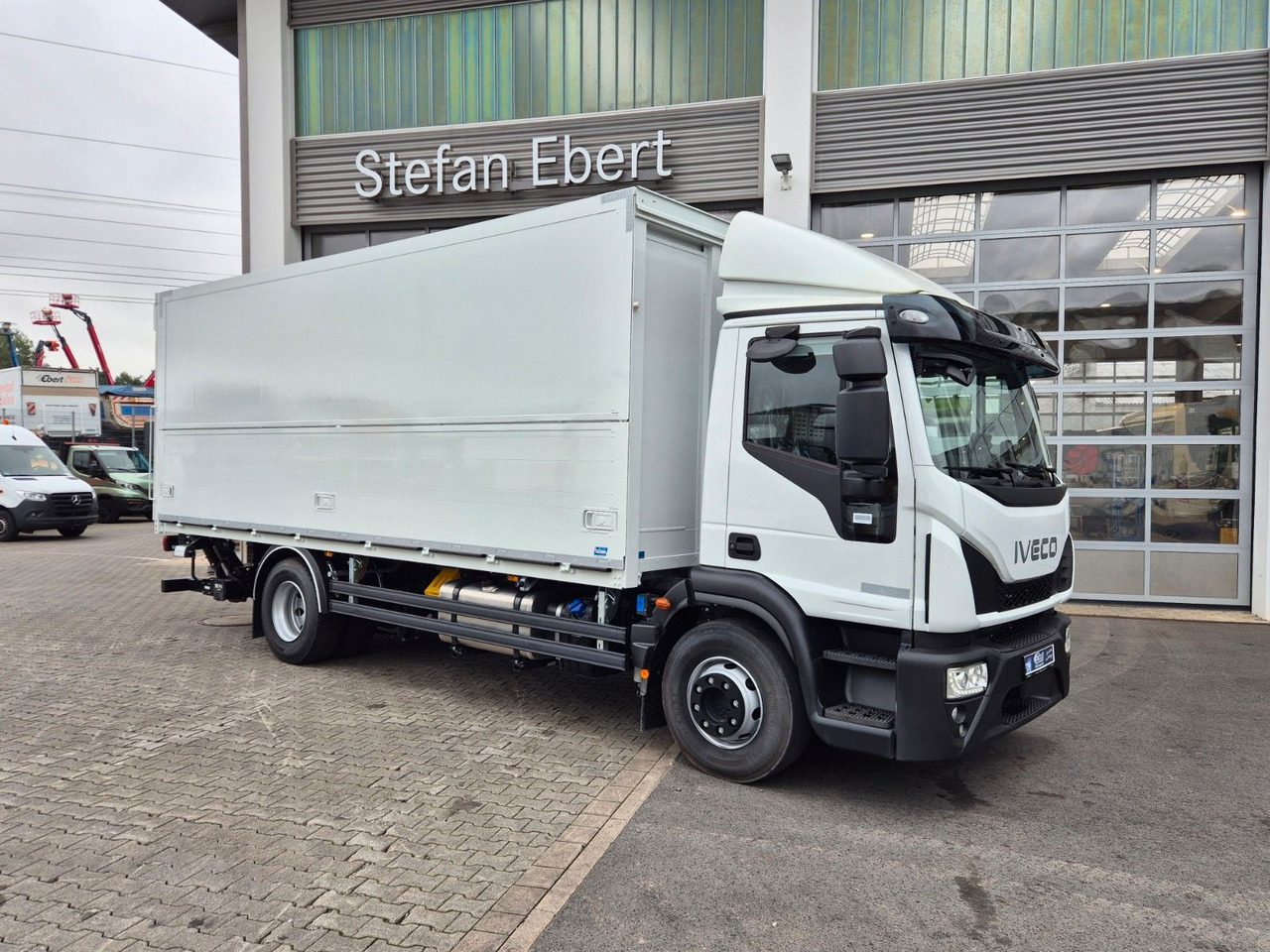 Iveco Eurocargo ML160E28/FP Böse Schwenkwand LBW 2xAHK - Dryckestransport lastbil: bild 2 Iveco Eurocargo ML160E28/FP Böse Schwenkwand LBW 2xAHK - Dryckestransport lastbil: bild 2