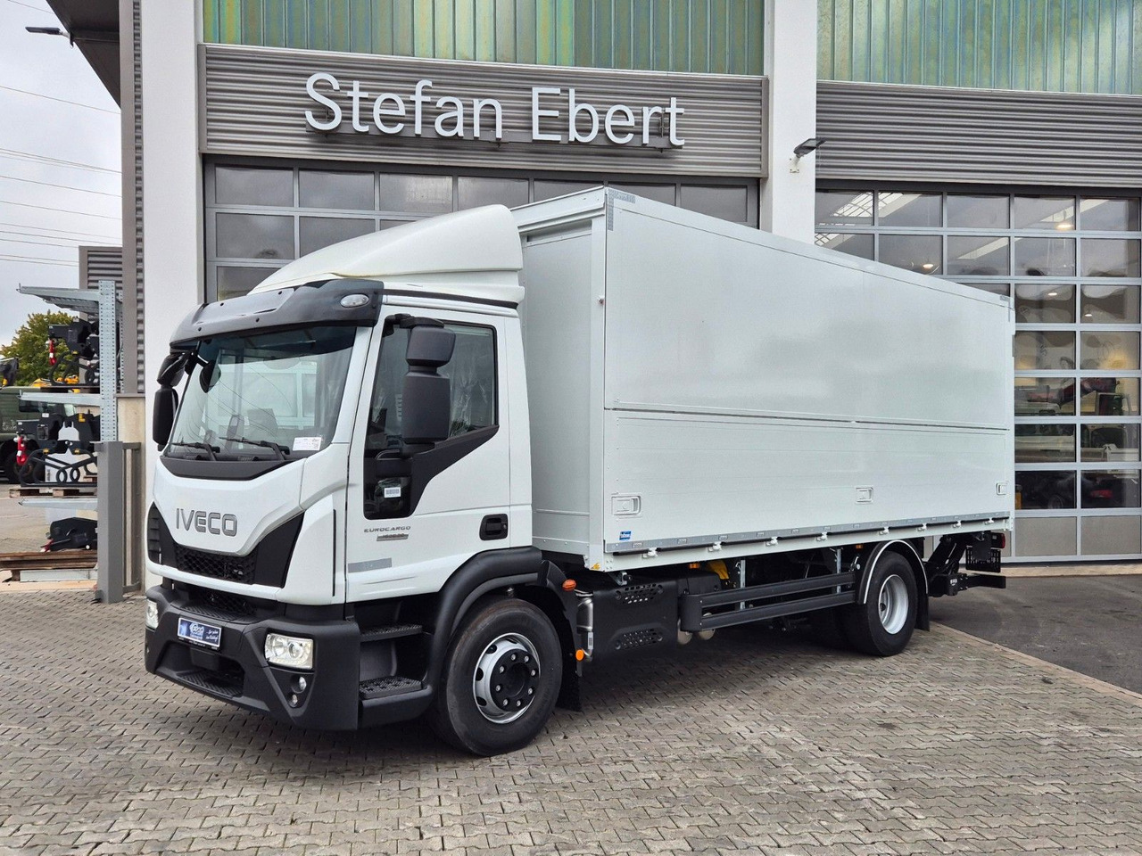 Iveco Eurocargo ML160E28/FP Böse Schwenkwand LBW 2xAHK - Dryckestransport lastbil: bild 1 Iveco Eurocargo ML160E28/FP Böse Schwenkwand LBW 2xAHK - Dryckestransport lastbil: bild 1