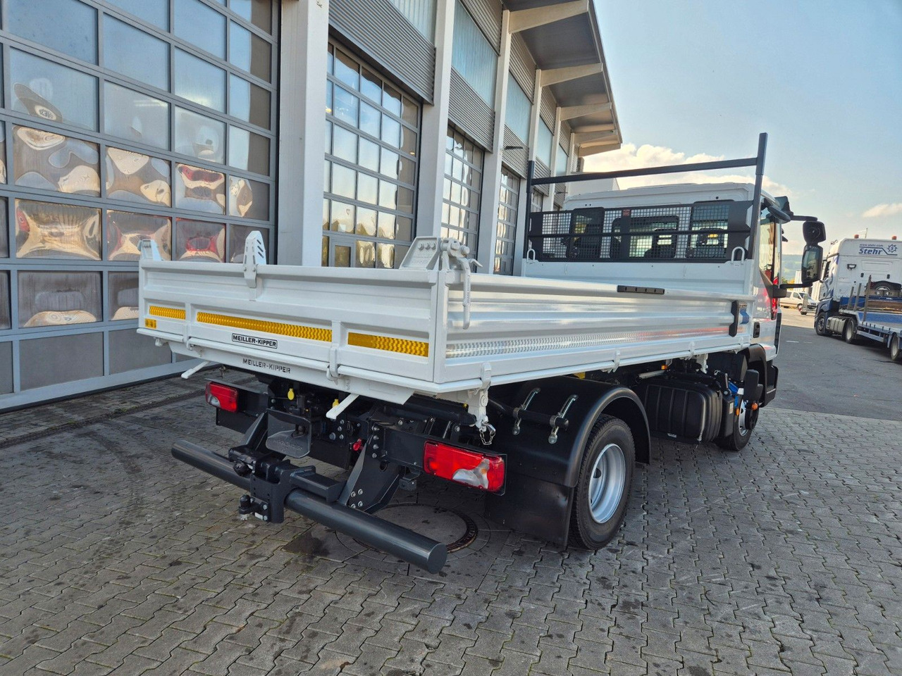Transportbil med tippflak Iveco Eurocargo ML80E21 Meiller 2x AHK 3 Sitze Klima: bild 8 Transportbil med tippflak Iveco Eurocargo ML80E21 Meiller 2x AHK 3 Sitze Klima: bild 8