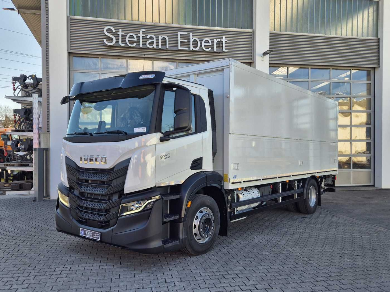 Iveco S-Way AD190S40/FP Böse Schwenkwand LBW 2x AHK - Dryckestransport lastbil: bild 1 Iveco S-Way AD190S40/FP Böse Schwenkwand LBW 2x AHK - Dryckestransport lastbil: bild 1