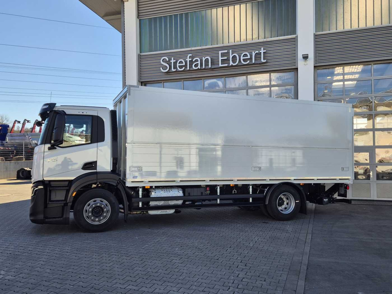 Iveco S-Way AD190S40/FP Böse Schwenkwand LBW 2x AHK - Dryckestransport lastbil: bild 3 Iveco S-Way AD190S40/FP Böse Schwenkwand LBW 2x AHK - Dryckestransport lastbil: bild 3