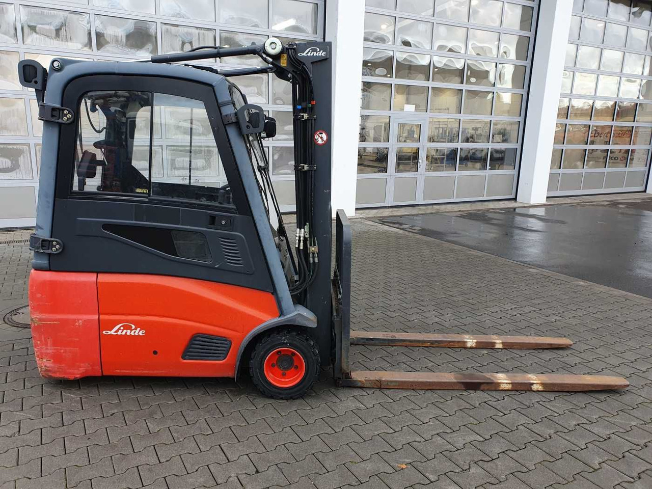 Linde E18 - 01 / Triplex: 4.50m! / SS / nur 5.672h! - Eltruck: bild 3 Linde E18 - 01 / Triplex: 4.50m! / SS / nur 5.672h! - Eltruck: bild 3