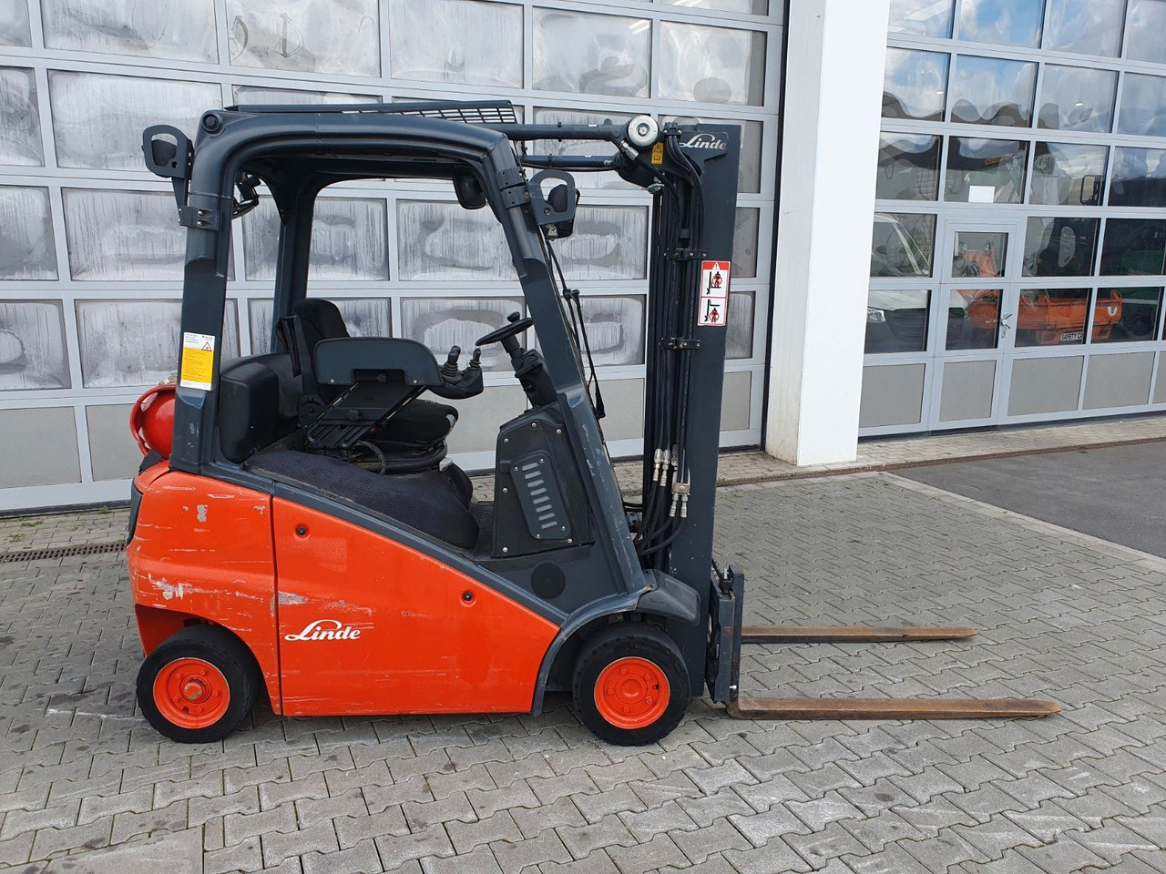 Linde H16 T-01 / 4,6m / nur: 3.260h / Gas / SS - Motviktstruck: bild 2 Linde H16 T-01 / 4,6m / nur: 3.260h / Gas / SS - Motviktstruck: bild 2