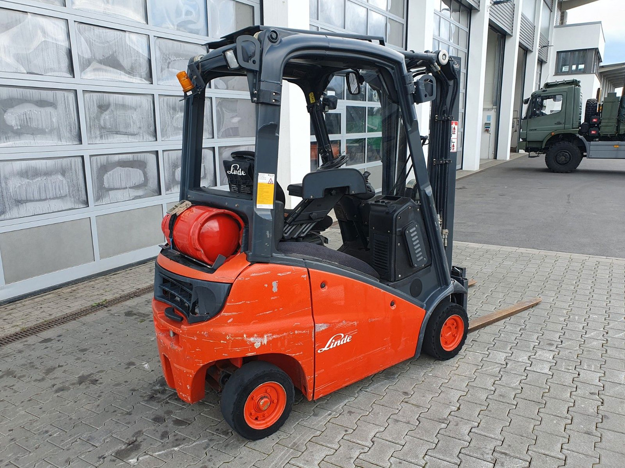 Linde H16 T-01 / 4,6m / nur: 3.260h / Gas / SS - Motviktstruck: bild 3 Linde H16 T-01 / 4,6m / nur: 3.260h / Gas / SS - Motviktstruck: bild 3
