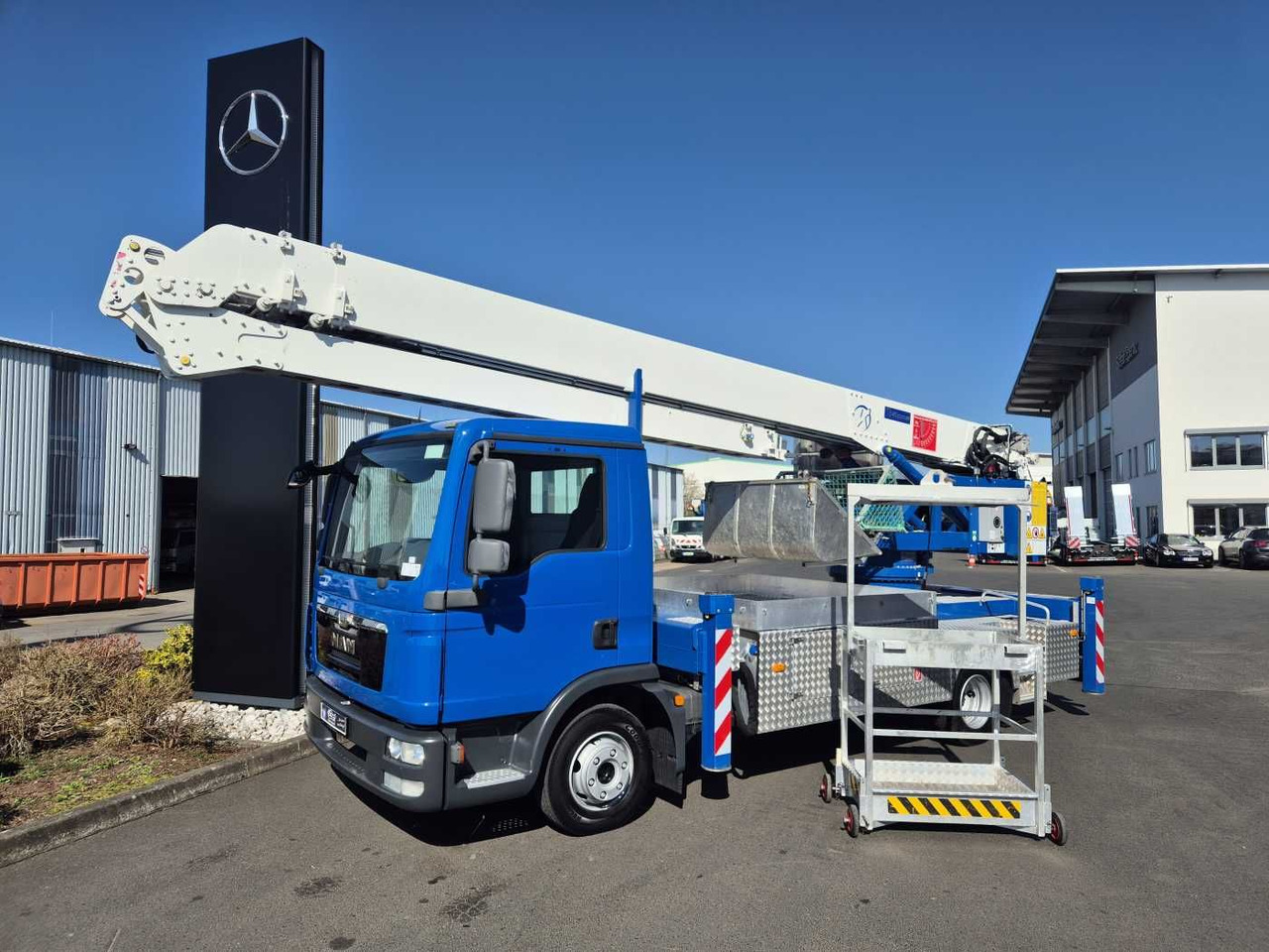 MAN TGL 8.150 Dachdeckerkran Klaas K25-30 TSP Funk - Kranbil: bild 2 MAN TGL 8.150 Dachdeckerkran Klaas K25-30 TSP Funk - Kranbil: bild 2