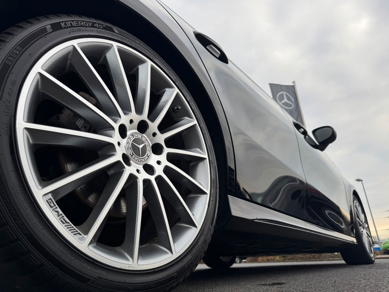 Mercedes-Benz A 200 AMG 19"+Ambiente+R-Kamera+Pano+LED+MBUX - Sedan: bild 5 Mercedes-Benz A 200 AMG 19"+Ambiente+R-Kamera+Pano+LED+MBUX - Sedan: bild 5