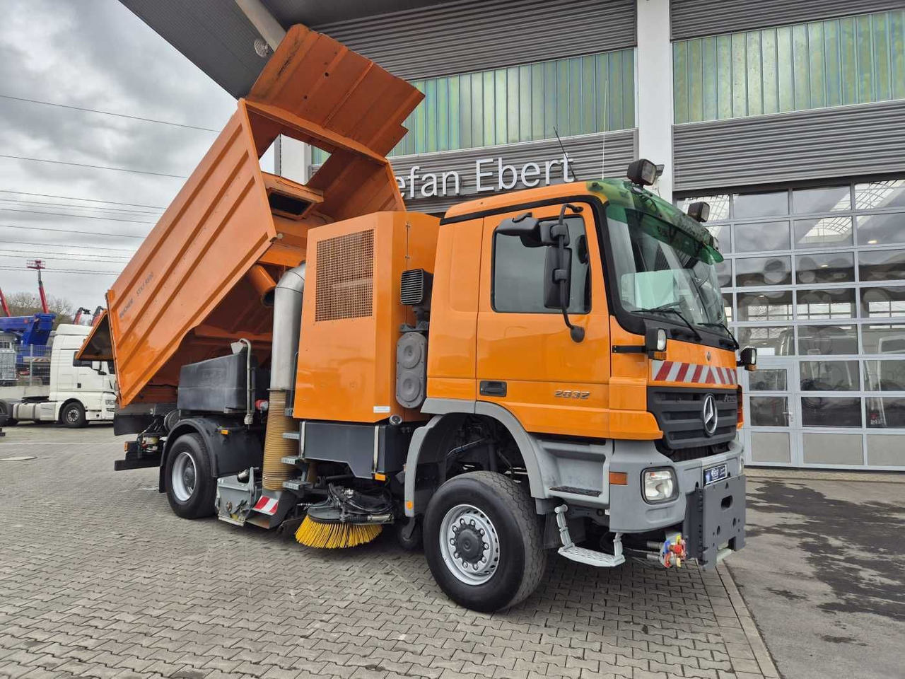 Mercedes-Benz Actros 2032 A 4x4 Bucher STKF 9500 Airport 30x - Sopmaskin: bild 2 Mercedes-Benz Actros 2032 A 4x4 Bucher STKF 9500 Airport 30x - Sopmaskin: bild 2