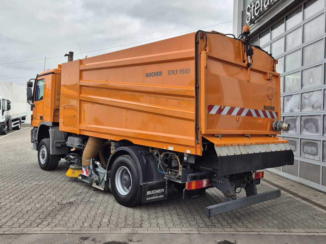 Sopmaskin Mercedes-Benz Actros 2032 A 4x4 Bucher STKF 9500 Airport 30x: bild 15 Sopmaskin Mercedes-Benz Actros 2032 A 4x4 Bucher STKF 9500 Airport 30x: bild 15