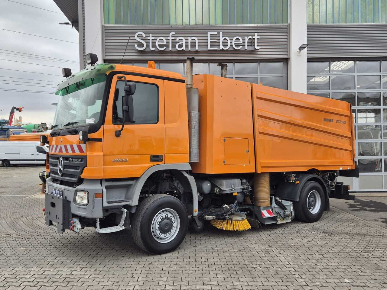 Mercedes-Benz Actros 2032 A 4x4 Bucher STKF 9500 Airport 30x - Sopmaskin: bild 3 Mercedes-Benz Actros 2032 A 4x4 Bucher STKF 9500 Airport 30x - Sopmaskin: bild 3