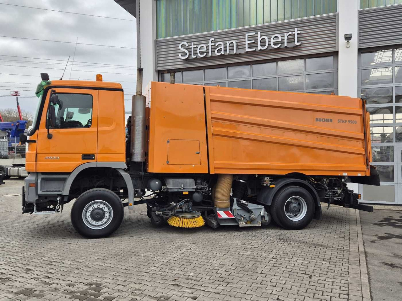 Mercedes-Benz Actros 2032 A 4x4 Bucher STKF 9500 Airport 30x - Sopmaskin: bild 5 Mercedes-Benz Actros 2032 A 4x4 Bucher STKF 9500 Airport 30x - Sopmaskin: bild 5