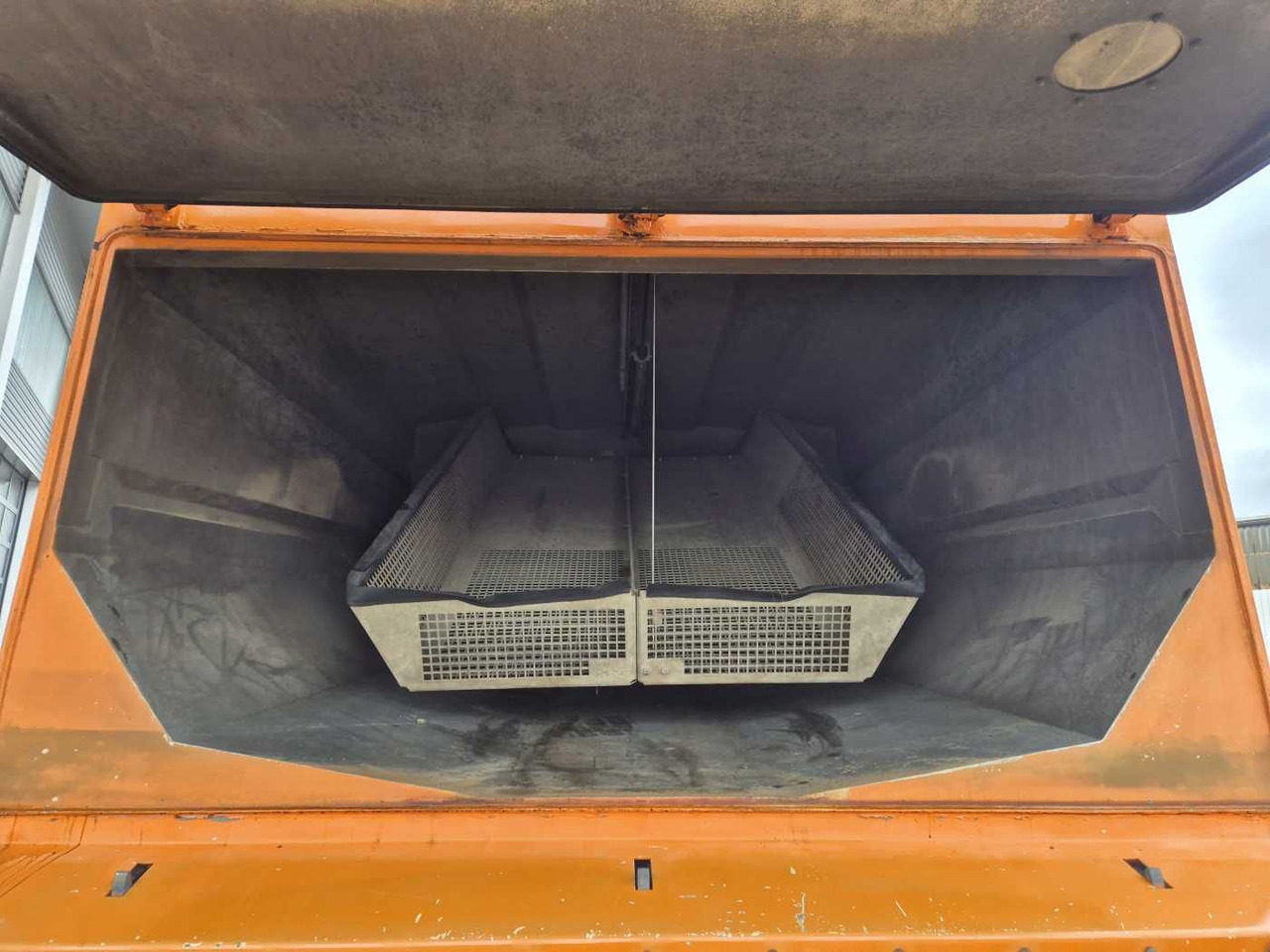 Sopmaskin Mercedes-Benz Actros 2032 A 4x4 Bucher STKF 9500 Airport 30x: bild 8 Sopmaskin Mercedes-Benz Actros 2032 A 4x4 Bucher STKF 9500 Airport 30x: bild 8