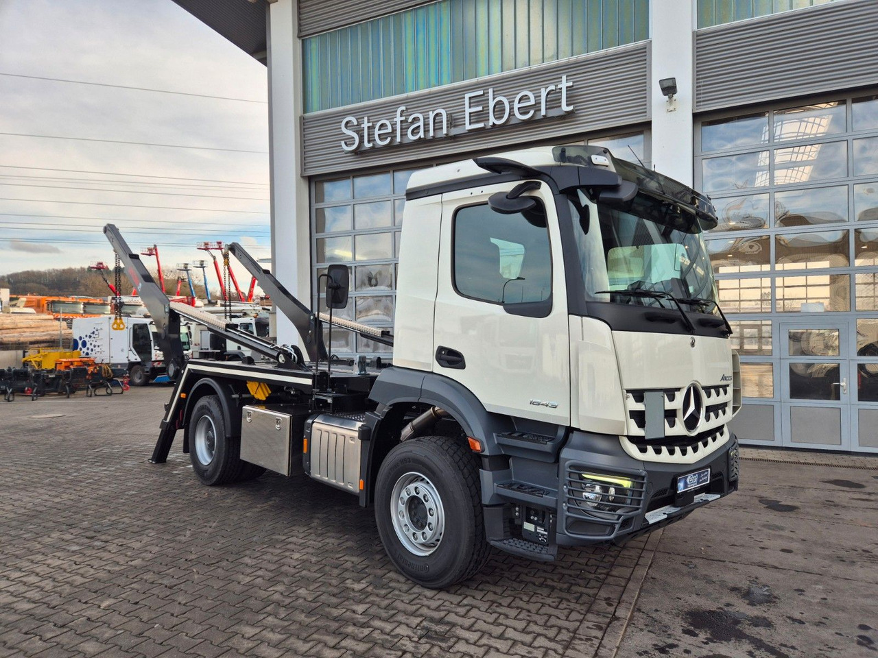 Mercedes-Benz Arocs 1843 K 4x2 HIAB FTR12 Funk AHK - Tippbil lastbil: bild 1 Mercedes-Benz Arocs 1843 K 4x2 HIAB FTR12 Funk AHK - Tippbil lastbil: bild 1