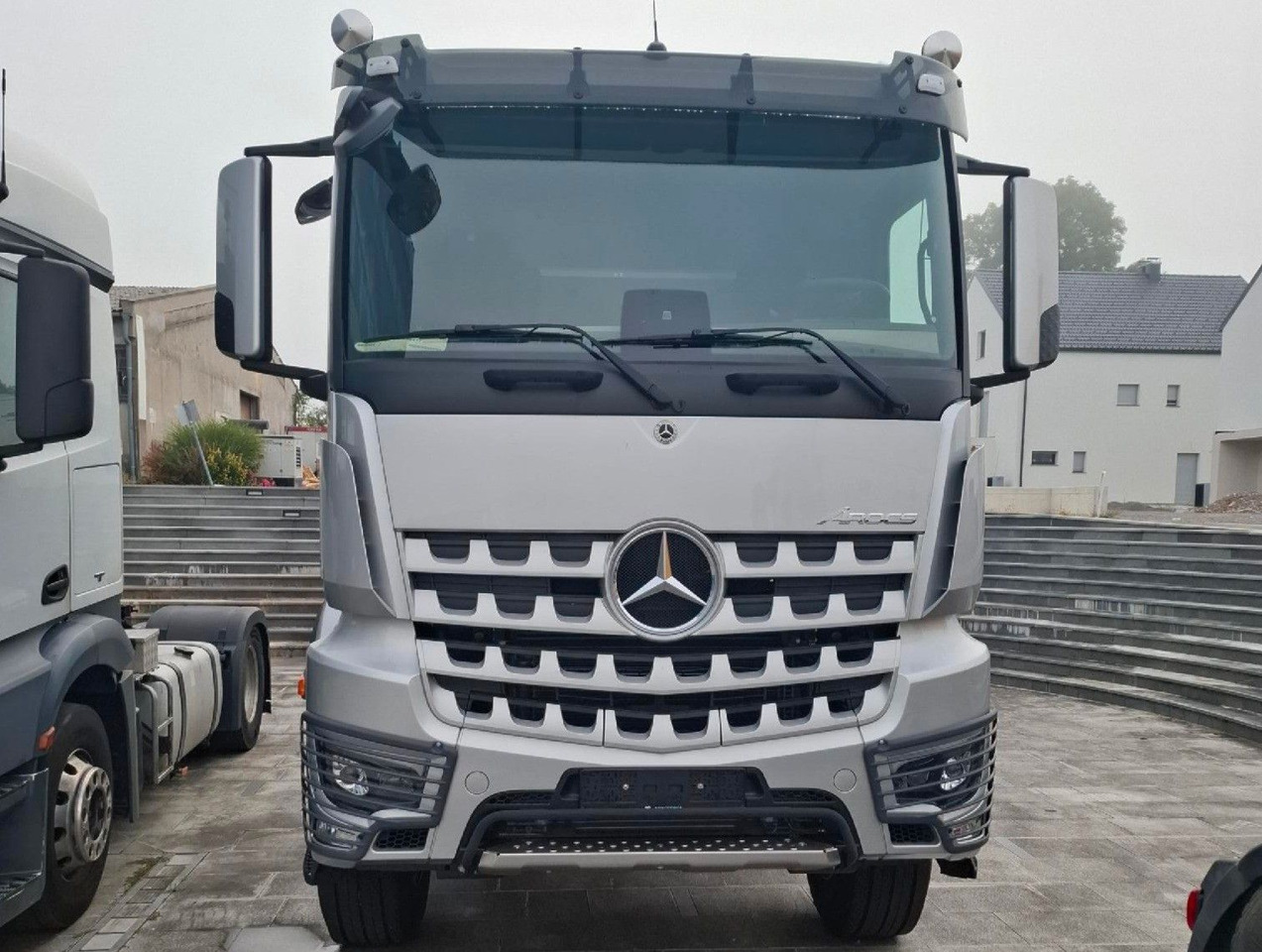 Mercedes-Benz Arocs 4153 8x4 Fahrgestell - Chassi lastbil: bild 2 Mercedes-Benz Arocs 4153 8x4 Fahrgestell - Chassi lastbil: bild 2