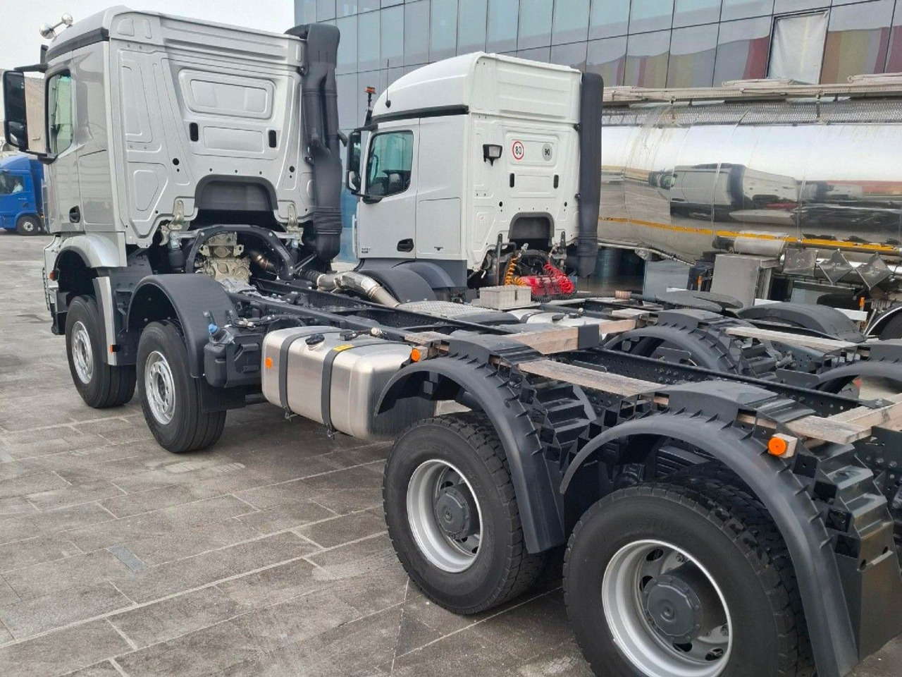 Mercedes-Benz Arocs 4153 8x4 Fahrgestell - Chassi lastbil: bild 3 Mercedes-Benz Arocs 4153 8x4 Fahrgestell - Chassi lastbil: bild 3