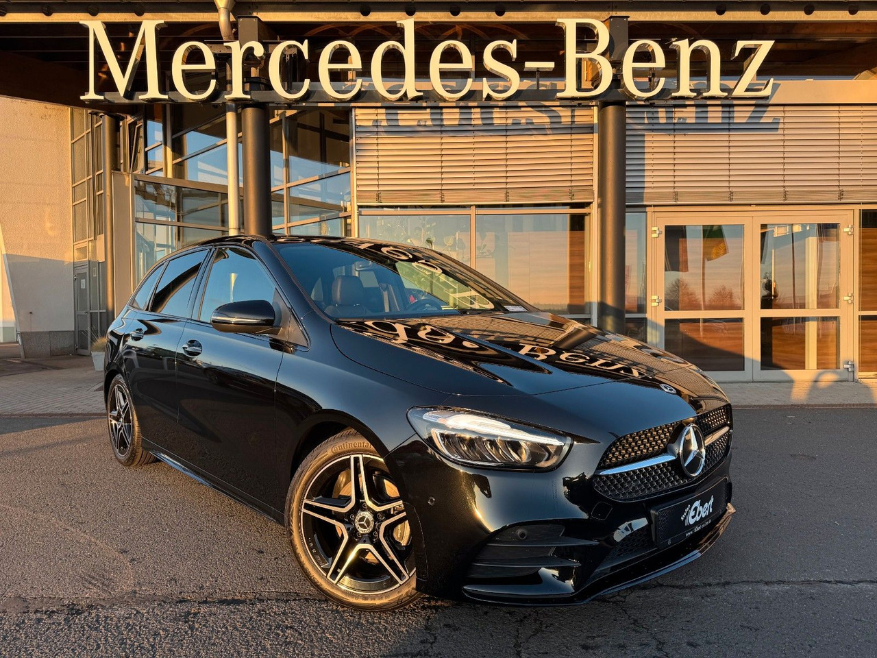Mercedes-Benz B 200 AMG+AHK+Ambiente+RFK+MBUX+Night - Sedan: bild 1 Mercedes-Benz B 200 AMG+AHK+Ambiente+RFK+MBUX+Night - Sedan: bild 1